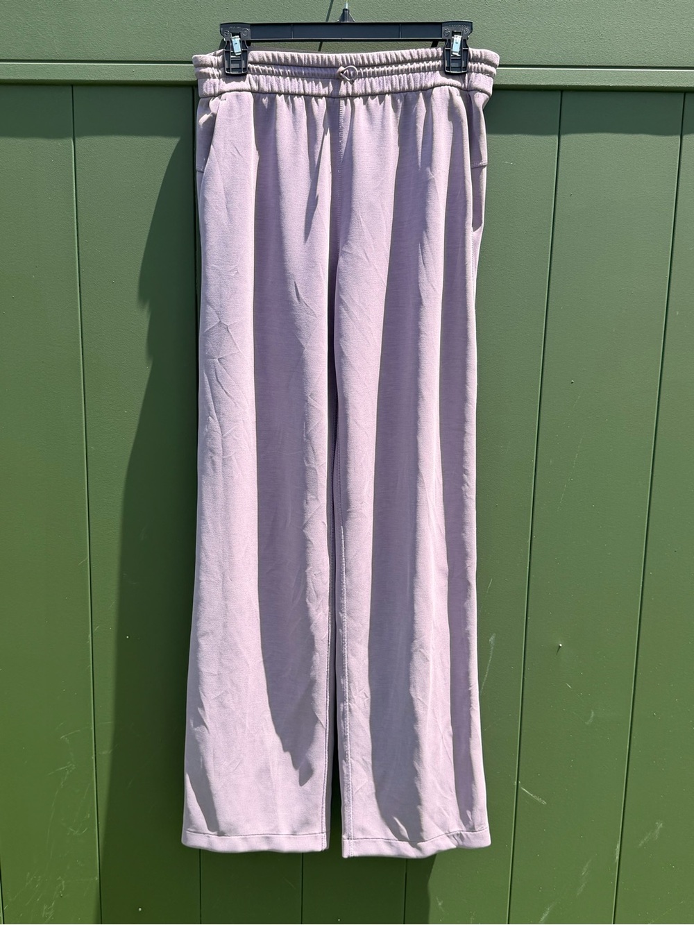 Lululemon Softstreme High-Rise Wide-Leg Pants – Women’s sz 6 Lavender